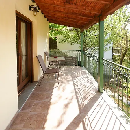 Πανσιόν & Apartments-mihail 3*